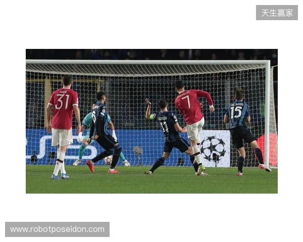 记者:因下赛季很大概率有欧冠踢,曼联想B费再至少留队1年